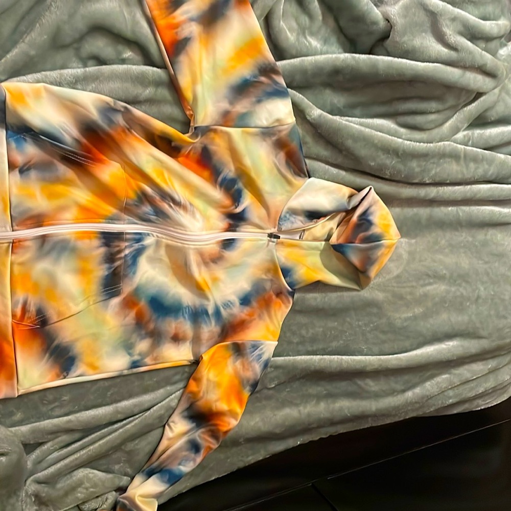 Medium sized men’s tye dyed hoodie